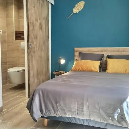Bleu Lavande - Coquet Appartement Ambiance Village Istres Exterior photo